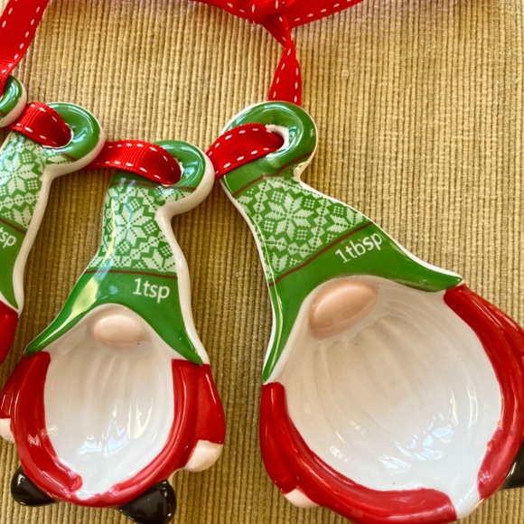 Adorable ~ Christmas Gnome Measuring Spoons ~ NEW without Tags - Picture 3 of 4
